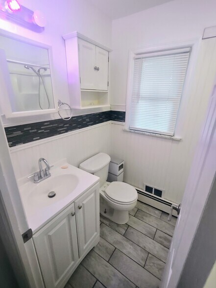 Bathroom - 11 Jefferson St