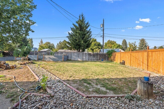 Building Photo - 206 W Jenkins Ave