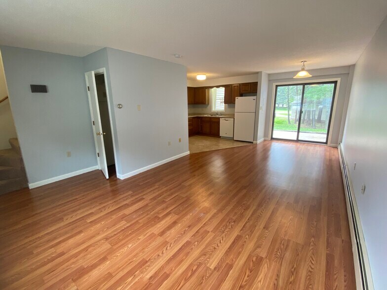 Building Photo - Pinewood Apartments