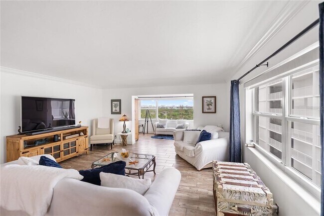 Building Photo - 1750 Benjamin Franklin Dr