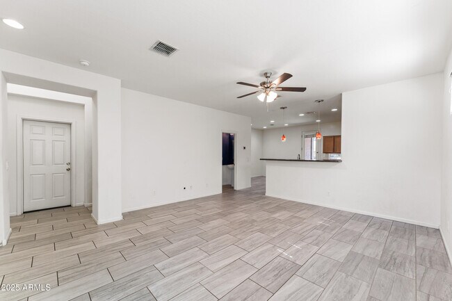 Building Photo - 3881 E Narrowleaf Dr