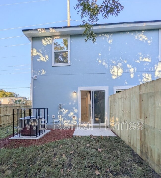 Building Photo - 833 Bridier St