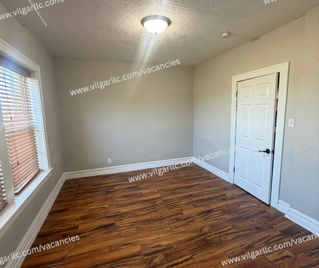 Building Photo - 3713 Hemlock St
