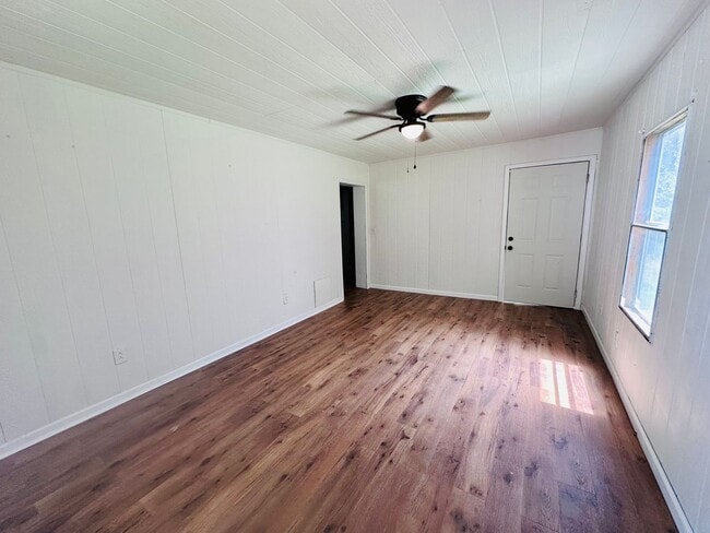 Building Photo - NEW RENTAL LISTING