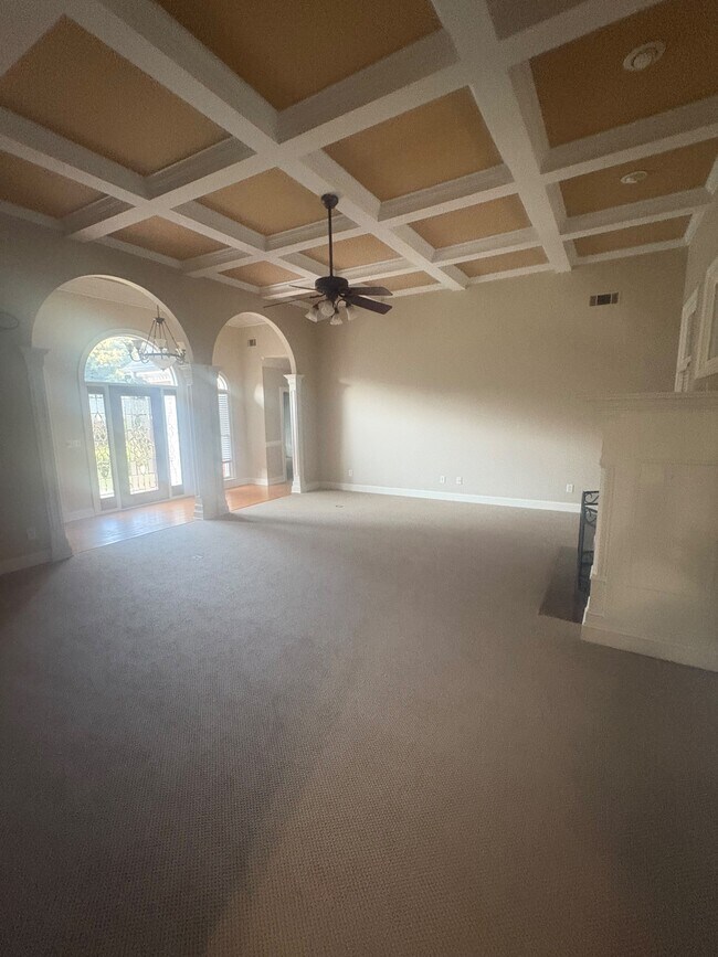 Building Photo - 860 Streamside Dr