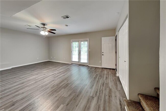 Building Photo - 1341 Rhododendron Dr NW