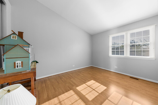 Building Photo - 26 Sarahs Grove Ln