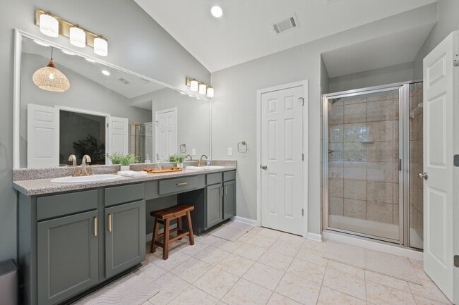 Building Photo - 13581 Weycroft Cir