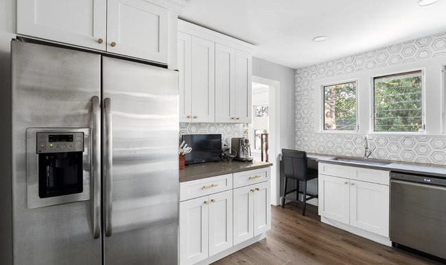 Building Photo - 1220 W 62nd St