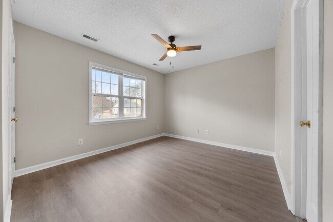 Building Photo - 111 Henley Pl