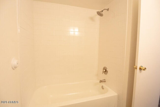 Building Photo - 1235 E Millett Ave