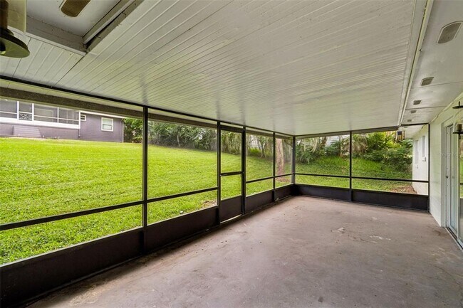 Building Photo - 400 E Silver Star Rd