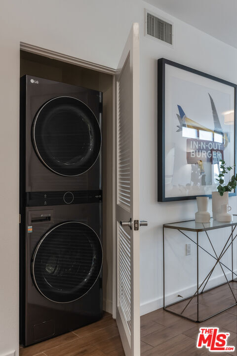 Building Photo - 13045 Pacific Promenade