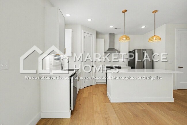 Building Photo - 7 Taverly Dr