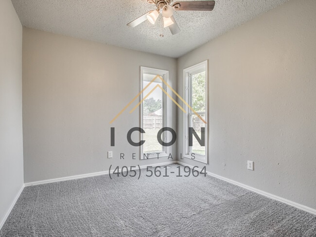 Building Photo - 517 N Robin Way