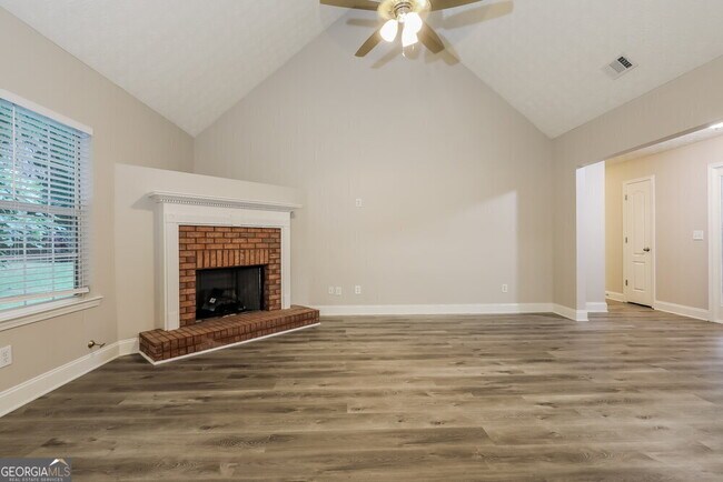 Building Photo - 208 Pebble Creek Dr