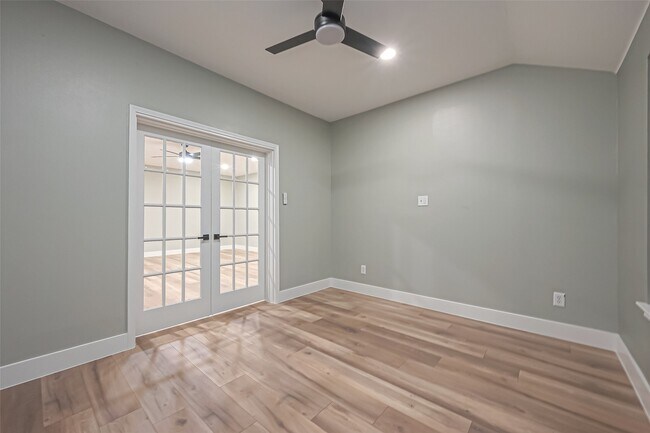 Building Photo - 2 Garden Lodge Pl