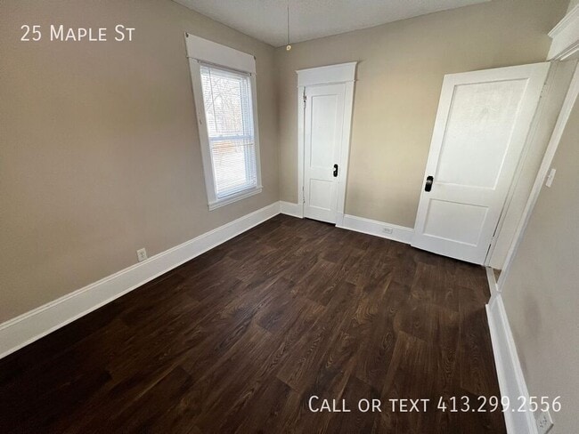 Building Photo - 25 Maple St