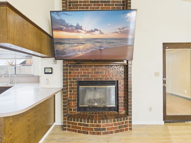 Building Photo - 3904 SW Parkridge Blvd