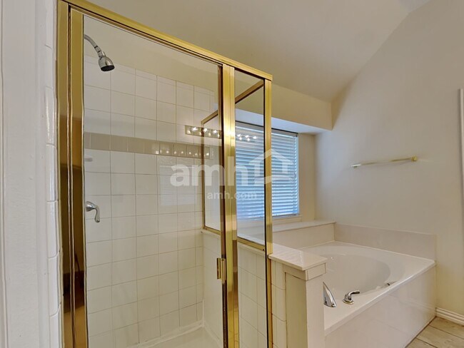 Building Photo - 2500 Kariba Ln