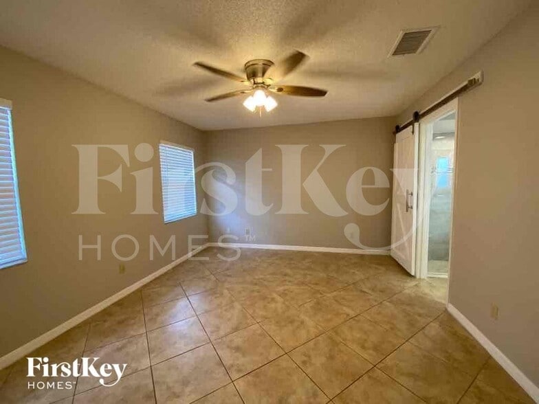 Building Photo - 944 Devonshire Way