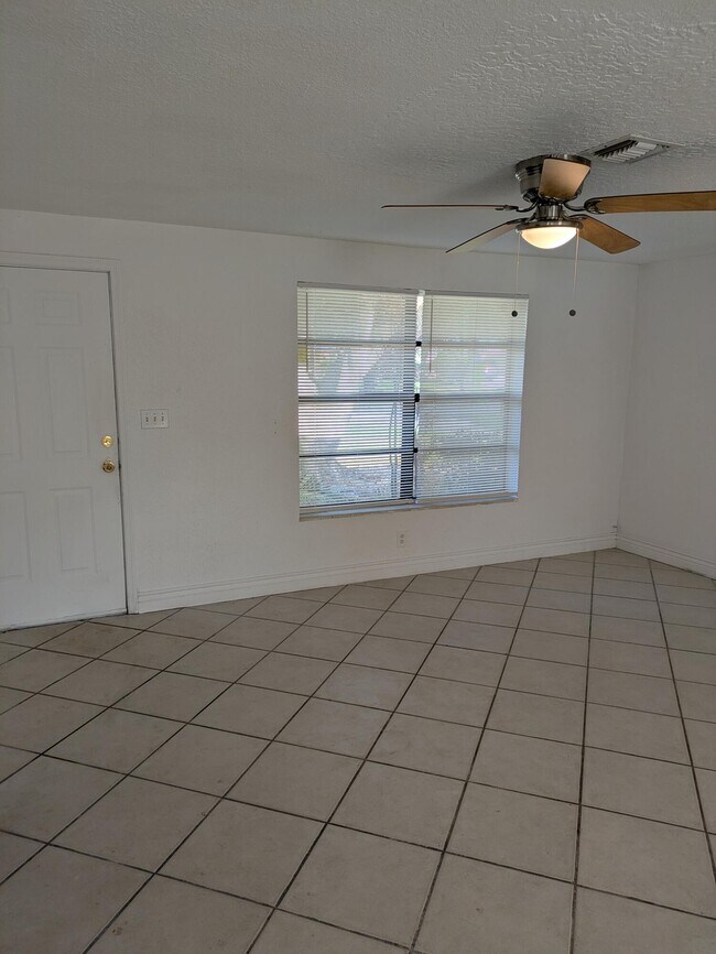Building Photo - 12101 Colony Ave