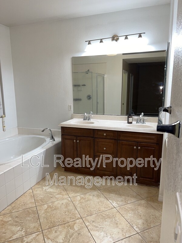 Building Photo - 30364 Skipstone Way