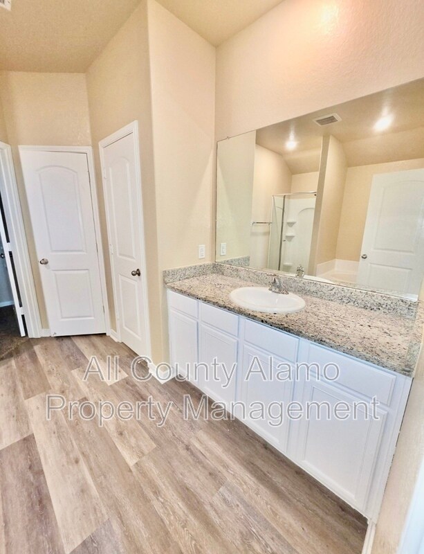 Building Photo - 12818 Cedarcreek Trl