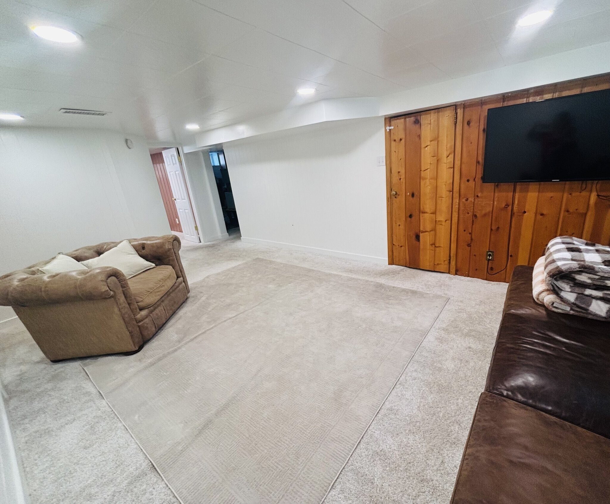Building Photo - 586 S 400 E