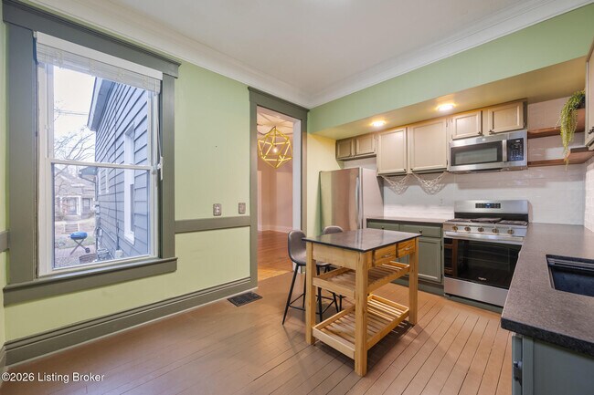 Building Photo - 1820 Sherwood Ave