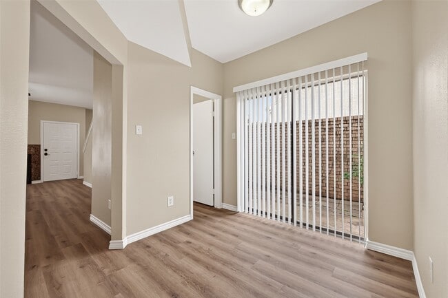 Building Photo - 10811 Richmond Ave.