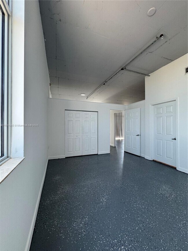 Building Photo - 2100 Van Buren St