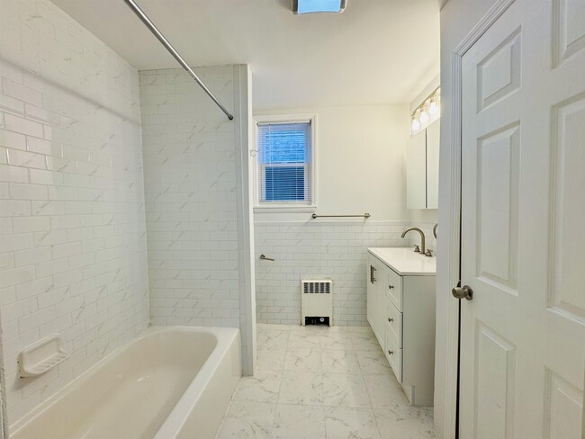 Building Photo - 69 W 39th St