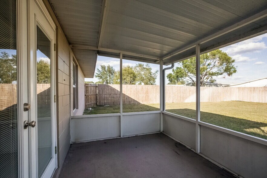 Building Photo - 80 Lake Daisy Blvd