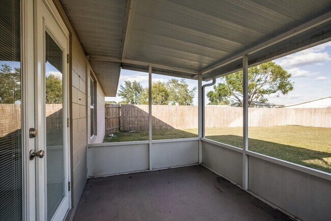 Building Photo - 80 Lake Daisy Blvd