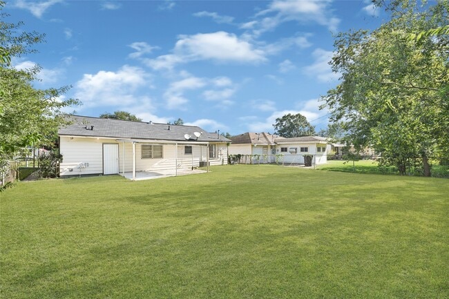 Building Photo - 3626 Yosemite St