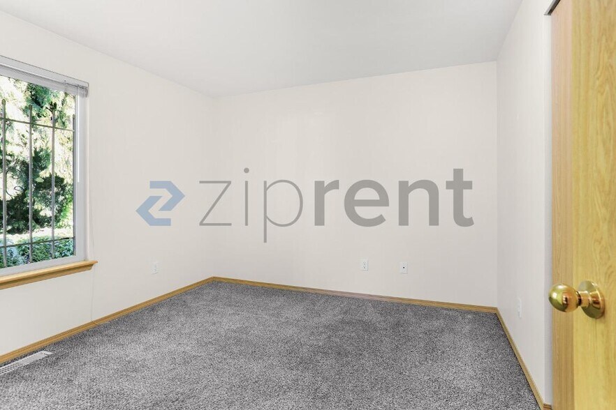 Building Photo - Unit