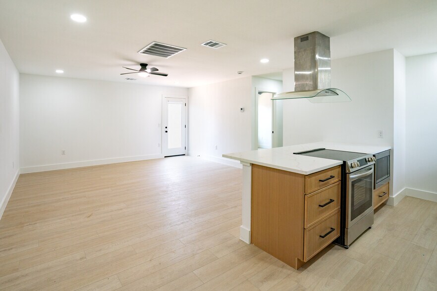 Building Photo - 1142 Mansell Ave