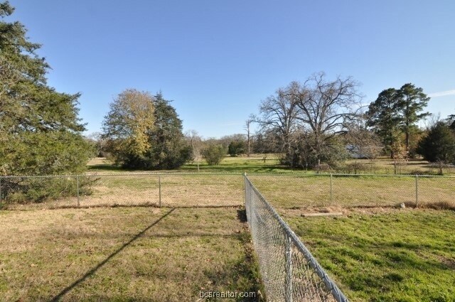 Building Photo - 16567 Farm to Market Rd 2154