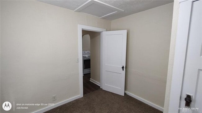 Building Photo - 2609 Lynhurst Ave