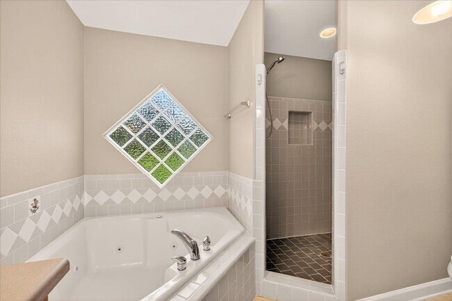 Building Photo - 4 Swift Pass