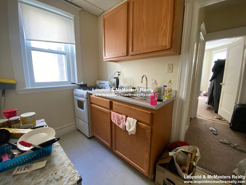 Building Photo - 8 Woodstock Ave