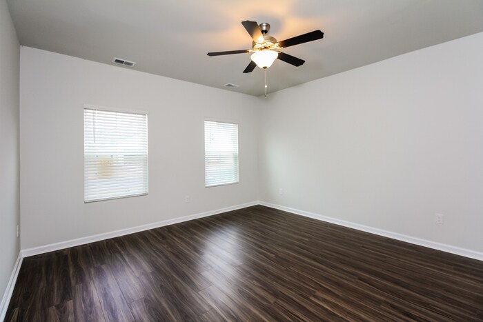 Building Photo - 204 Dorian Lp