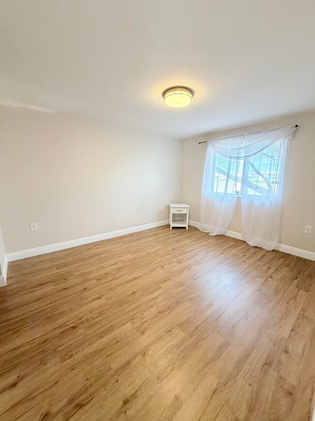 Building Photo - 13206 Glenmoor Dr