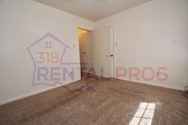 Building Photo - 106/108 Debra Ln