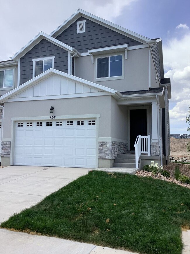 Building Photo - FREE FIRST MONTH'S RENT - New Construction Townhome Located in Prime Saratoga Springs Location