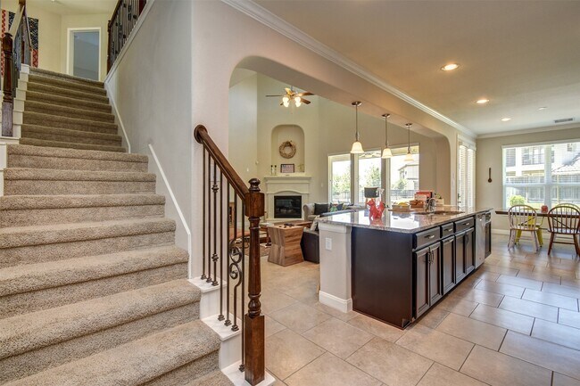 Building Photo - 25710 Oakwood Knoll Dr