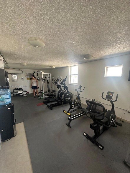 Building Photo - 720 Collins Ave