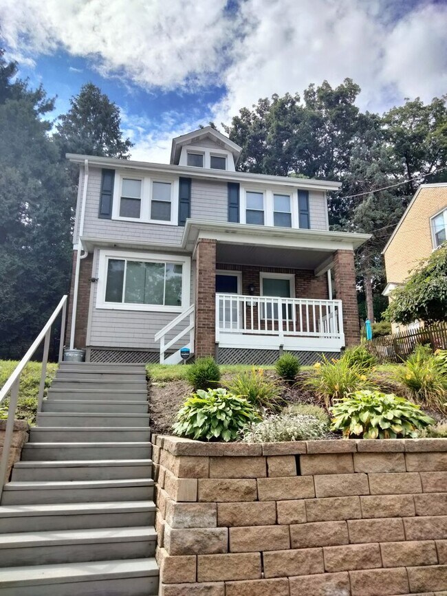Building Photo - Beautiful 2-Bedroom Brookline Home for Rent