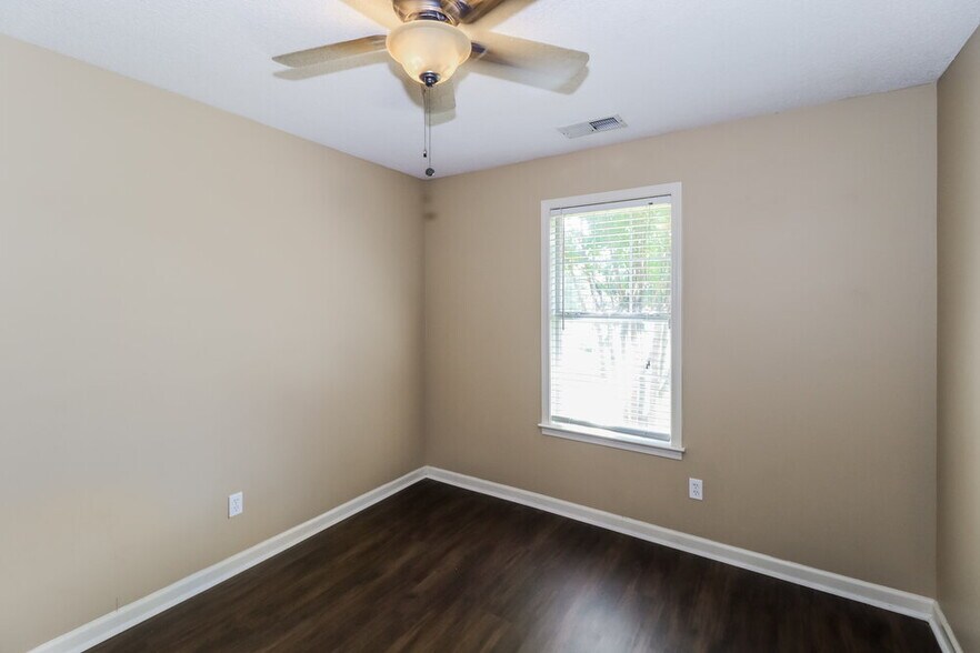 Building Photo - 115 Winding Creek Dr